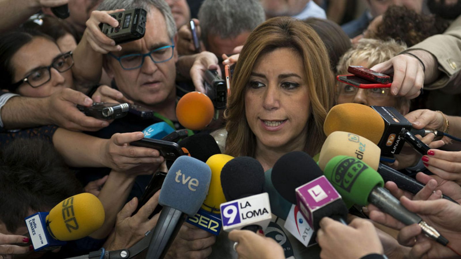 A falta de 24 horas, Susana Díaz sigue sin los apoyos suficientes para ser presidenta