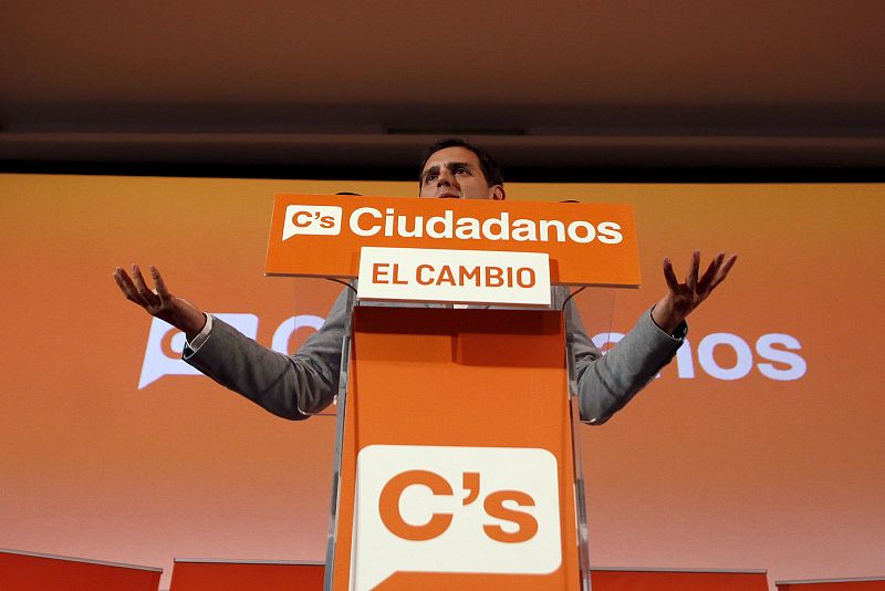 Rivera arremete contra Podemos y pide elegir el cambio "sensato": "El odio tiene menos recorrido"