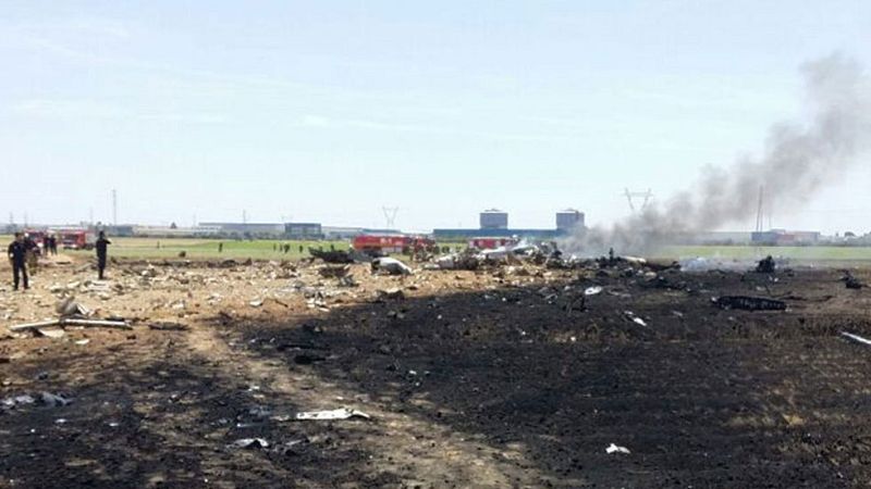 Al menos cuatro muertos y dos heridos graves al estrellarse un avión de transporte militar en Sevilla
