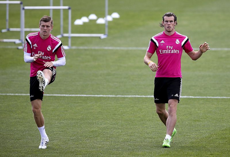 Kroos hace parte del entrenamiento con el grupo y Bale dentro de las instalaciones