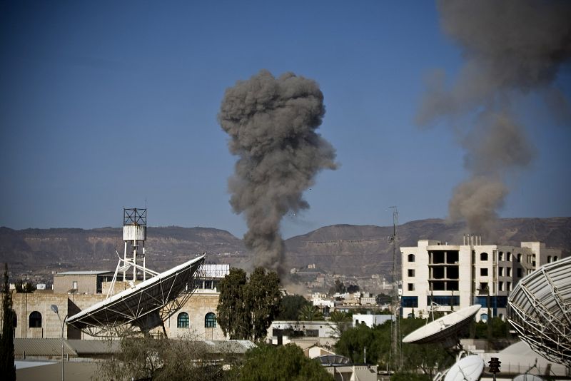 Bombardeos en Yemen dejan casi un centenar de muertos antes del inicio del alto el fuego