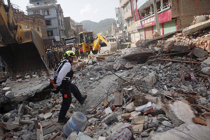 La catástrofe se agrava en Nepal: "Tenemos que volver atrás, a una situación de emergencia"