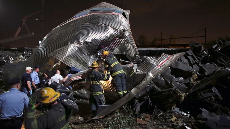 Al menos siete muertos y más de 50 heridos en el descarrilamiento de un tren en Estados Unidos