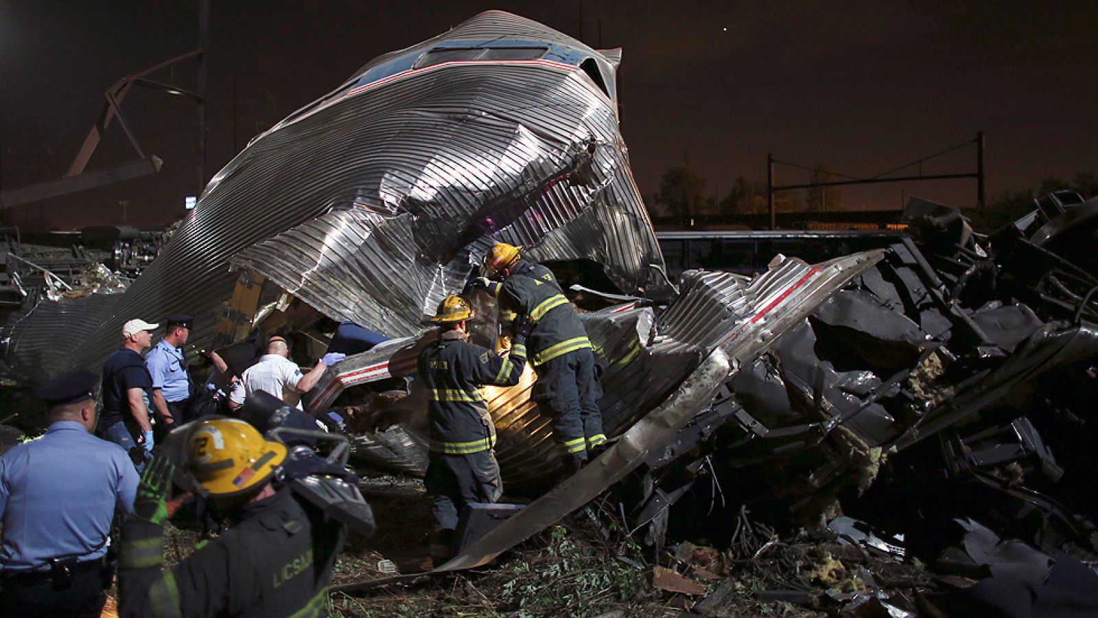 El tren cubría la ruta entre Washington y Nueva York. Es el segundo accidente ferroviario más grave en Estados Unidos en este año.