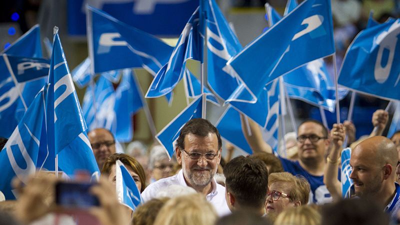 Rajoy: "Si queremos volver a la cola, dadle el voto al PSOE o a quien quiere apuntalarlo"
