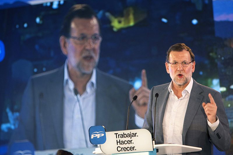 Rajoy sugiere una bajada del IVA para 2016 y rebajas en IRPF e impuesto sobre sociedades