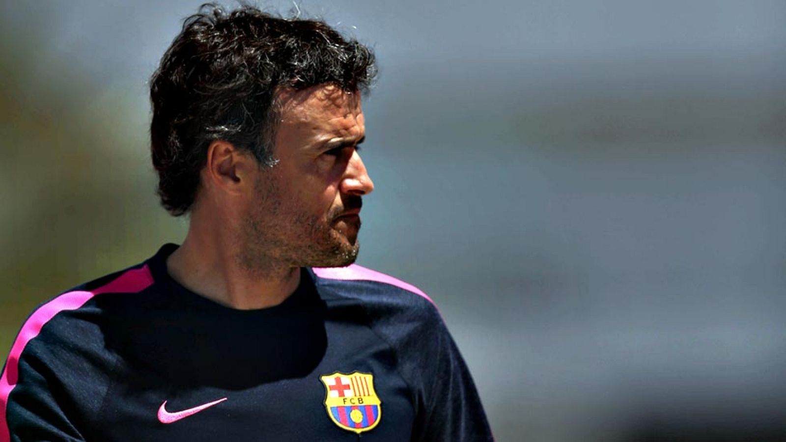 El entrenador del FC Barcelona, Luis Enrique Martínez, ha  asegurado que el partido que disputarán ante el Atlético de Madrid  este domingo en el Vicente Calderón (19.00 horas) es "una final", a  pesar de que supone la primera de las dos oportunidade