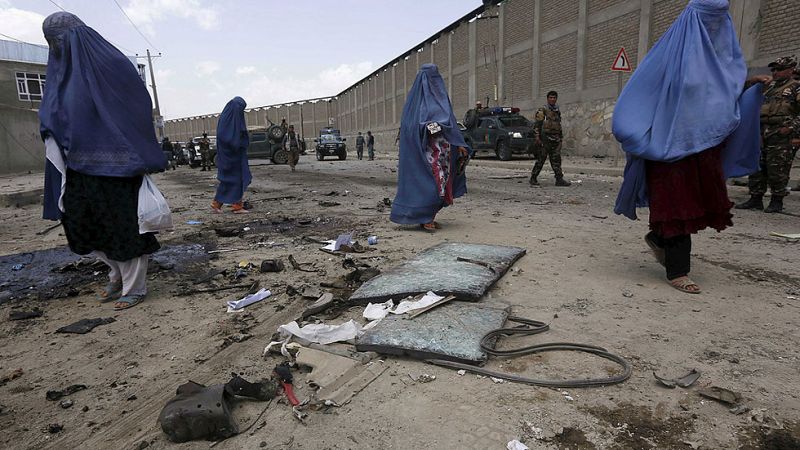 Cuatro muertos, uno de ellos británico, en atentado contra un convoy internacional en Kabul