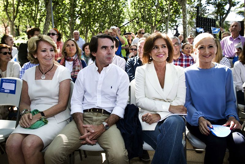 Aznar ataca a Podemos por querer "cargarse" España y llama a los "defraudados" a votar al PP