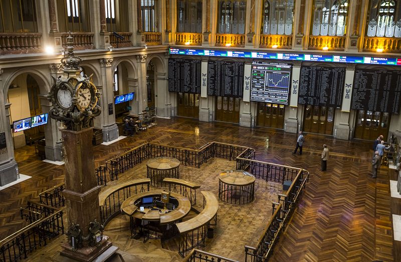 El IBEX 35 sube un 1,35% animado por el plan del BCE de acelerar su programa de compra de deuda