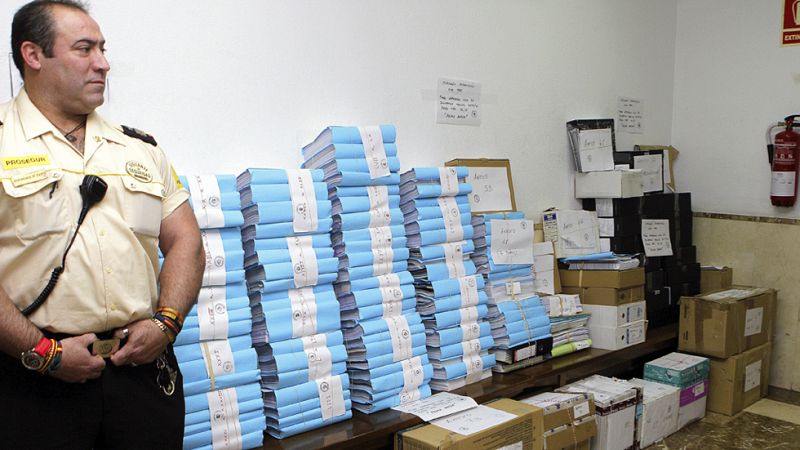 Los cien tomos del caso Nóos son trasladados en camión a la Audiencia de Baleares