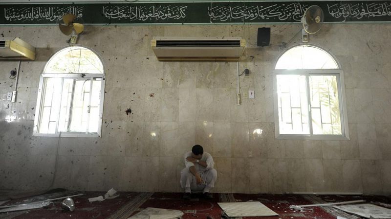 Decenas de muertos en un atentado suicida en una mezquita chií de Arabia Saudí