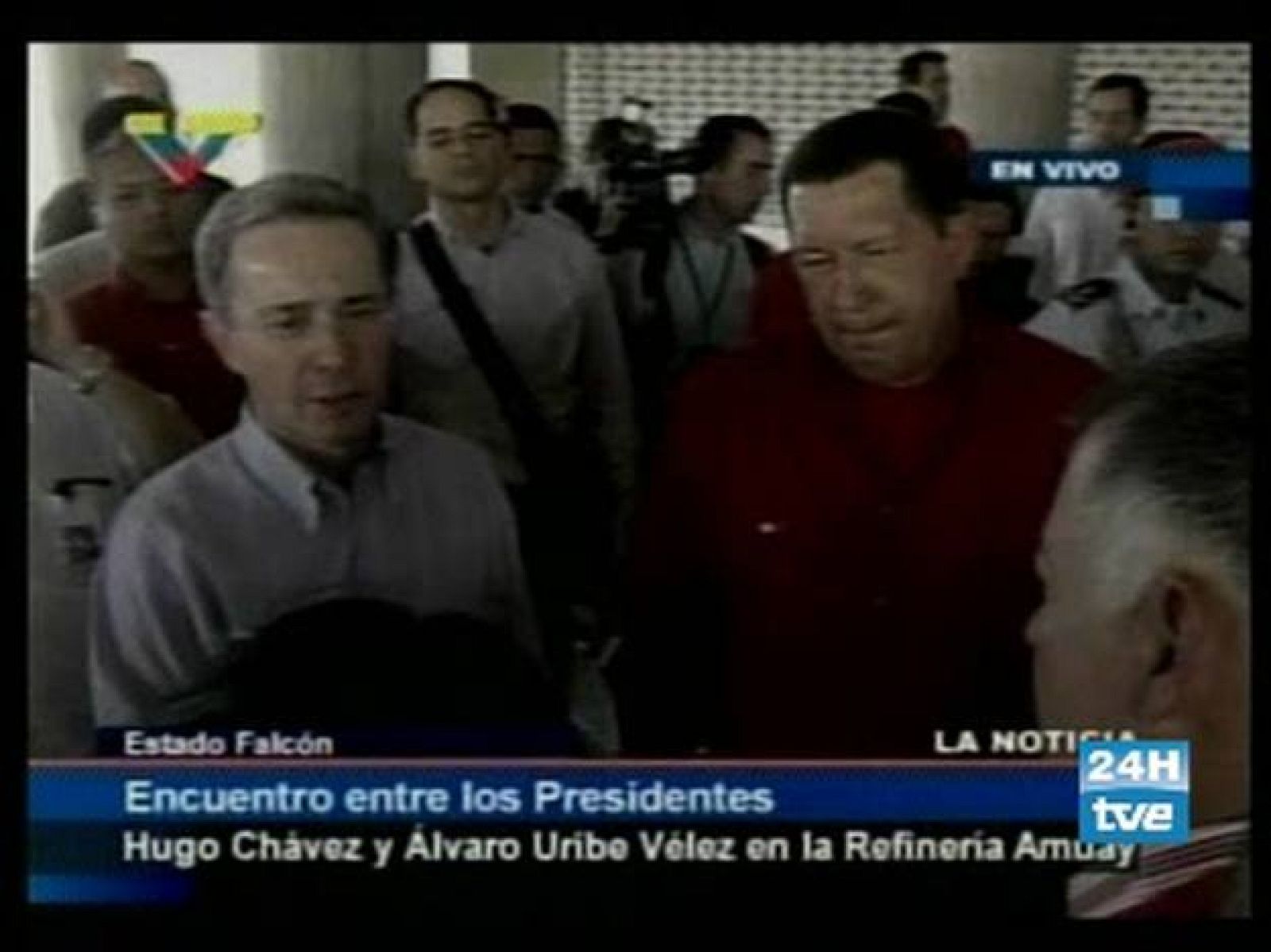 Los presidentes de Venezuela y Ecuador, Hugo Chávez y Álvaro Uribe, respectivamente, han firmado la paz tras más de ocho meses de crisis diplómatica por diferencias sobre las FARC.