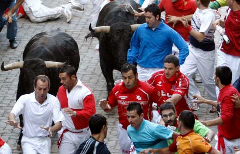 Multitudinario y rápido encierro de los toros de Dolores Aguirre