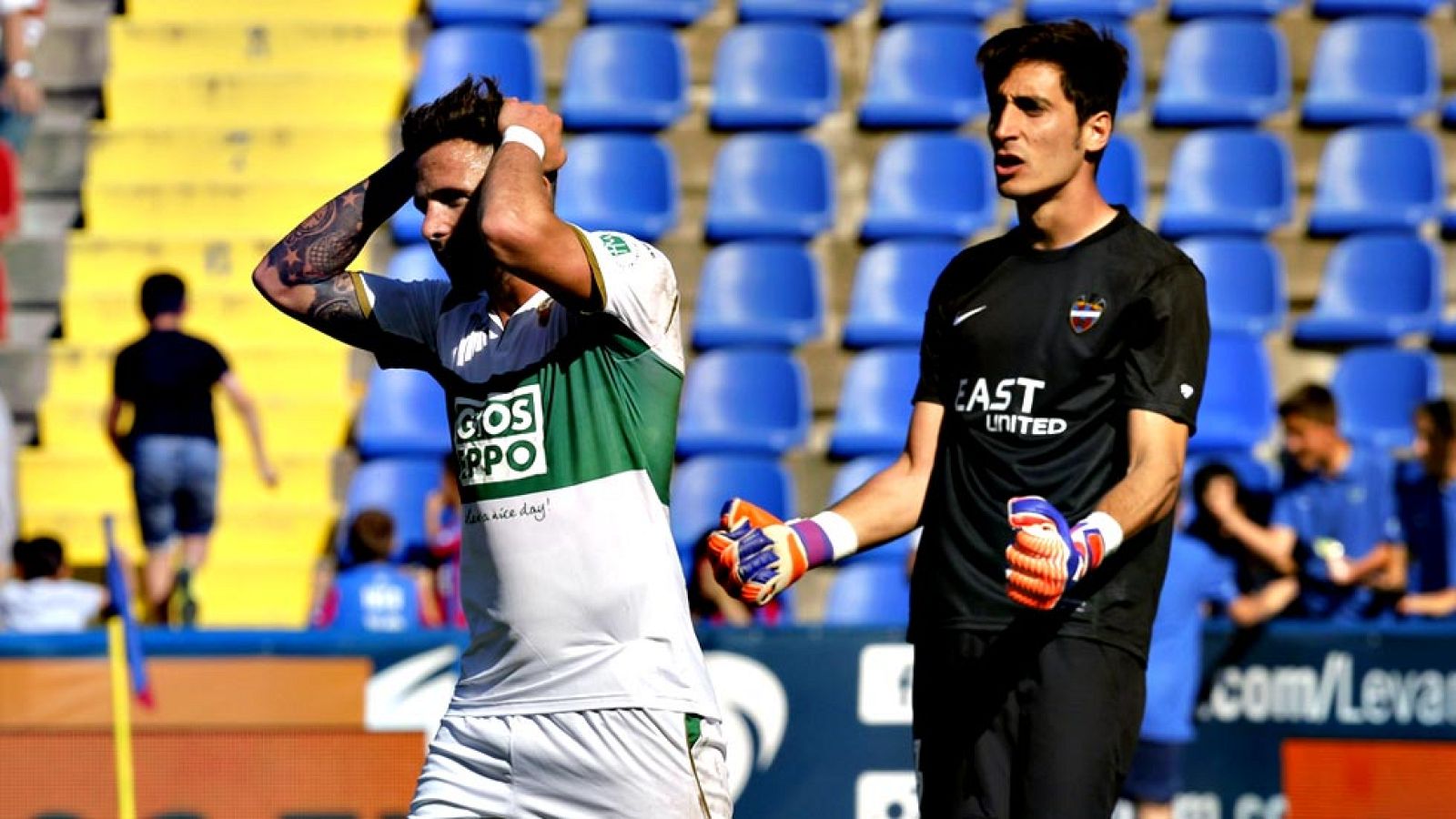 Levante y Elche despidieron la temporada con un anodino empate sin goles, en un partido de fuerzas niveladas y de poca profundidad por parte de ambos equipos y en el que el visitante Aarón desperdició la más clara ocasión de gol del encuentro al fall