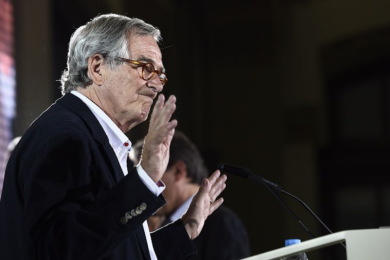 Trias promete "no firmar nada" sin el visto bueno de Colau y ofrece un traspaso "transparente"