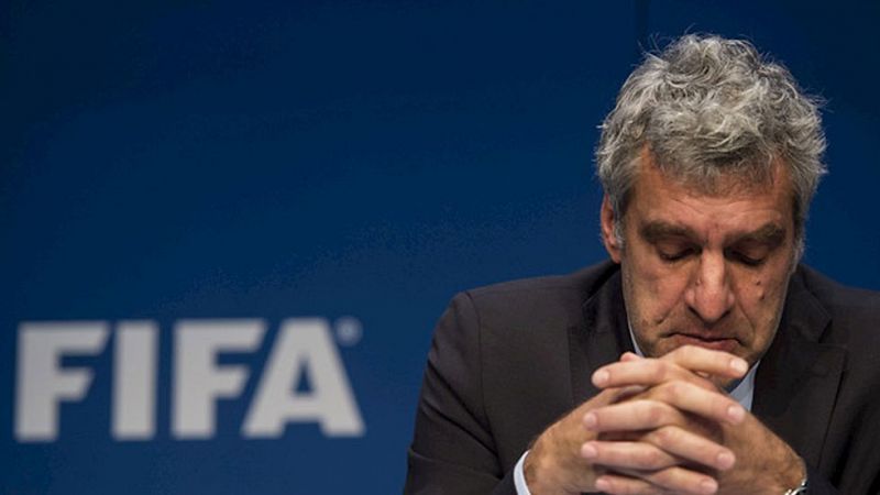 Suiza detiene a siete dirigentes de la FIFA por corrupción y descarta que Blatter esté implicado