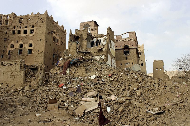 Mueren al menos 40 personas en Yemen en nuevos bombardeos aéreos contra los hutíes