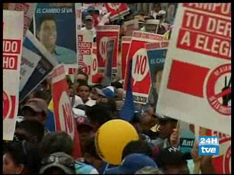 Miles de personas se manifiestan en Caracas en apoyo a los opositores de Chávez