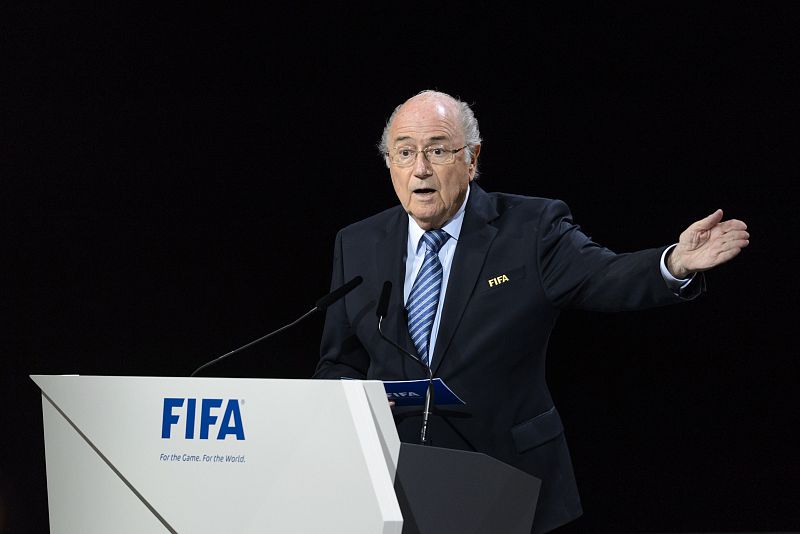 Blatter pide a los miembros de la FIFA que demuestren que son "capaces de dirigirla"