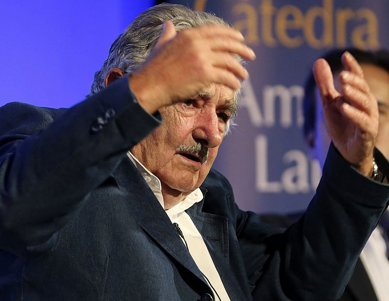 Mujica respalda la retirada de Cuba de la lista antiterrorista de EE.UU.: "¿Costó un poquito, no?"