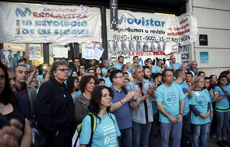 Los trabajadores subcontratados por Telefónica desalojan la sede del MWC tras firmar un acuerdo