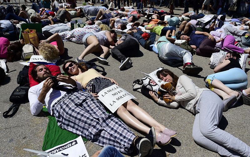 Un 'flashmob' a ritmo de batucada para despertar contra el cambio climático