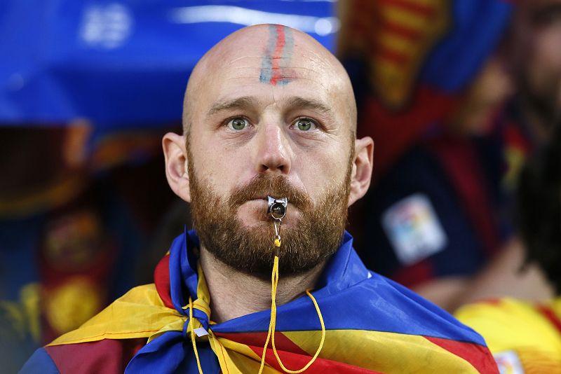Fuerte pitada al himno español en el Camp Nou