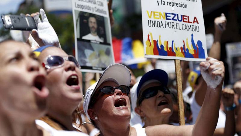 Miles de venezolanos marchan en Caracas en defensa de los opositores encarcelados