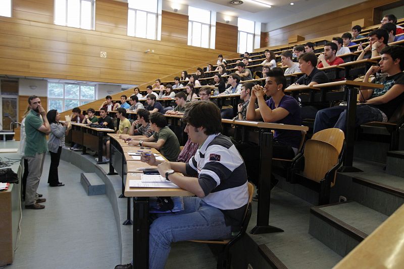 Alrededor de 200.000 alumnos se presentan a las pruebas de una selectividad en extinción