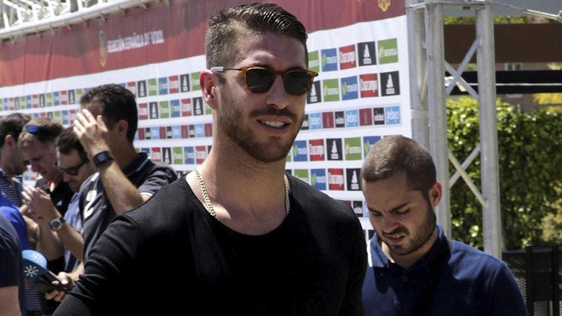 España se concentra con Ramos recién recuperado y Cesc operado