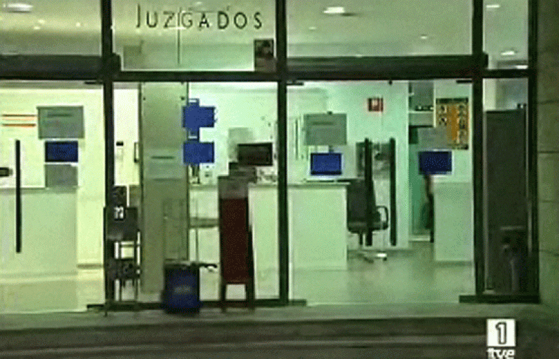 La juez manda a prisión a cuatro de los imputados en El Molar y hoy toma declaración a los agentes