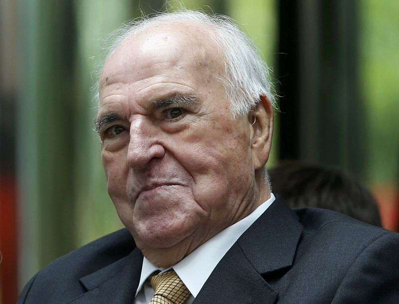 El excanciller Helmut Kohl, ingresado en estado crítico, según la prensa alemana