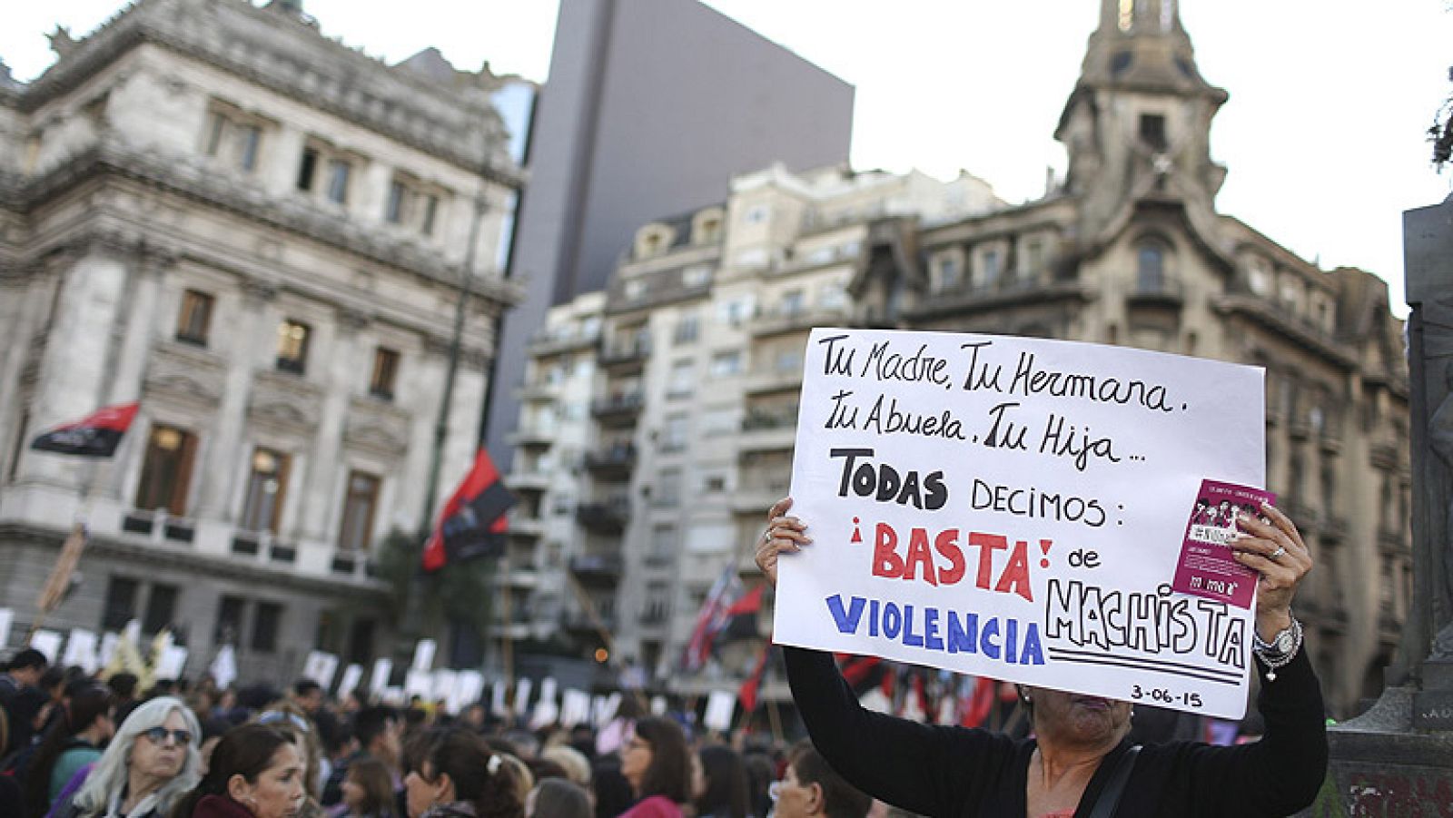 Masiva protesta en Argentina grita "Ni una menos" contra violencia machista | Ver