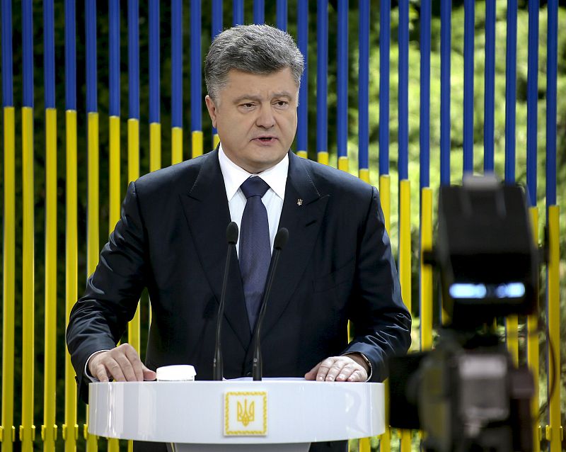 Poroshenko dice que Ucrania ha retomado Marinka y que un ruso ha sido detenido