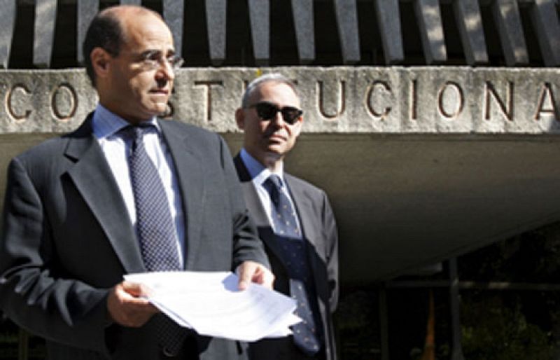 Ibarretxe acusa a Zapatero de "suspender el autogobierno"  con el recurso a su consulta