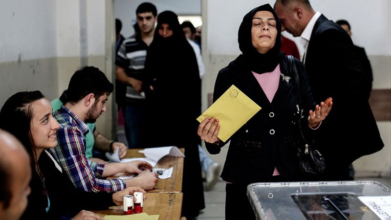 El avance de la izquierda kurda en Turquía arrebata la mayoría absoluta al AKP de Erdogan
