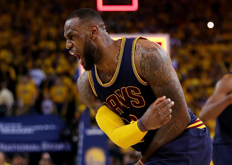 Los Cavaliers ponen el 1-1 en la prórroga gracias a un titánico LeBron