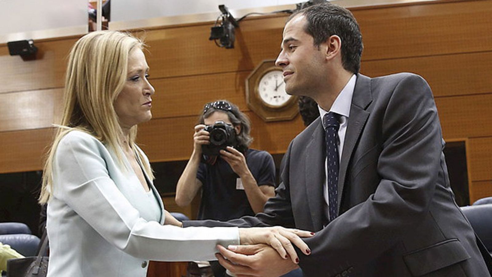 Cifuentes más cerca de gobernar en Madrid tras dar la vicepresidencia de la Asamblea a Ciudadanos