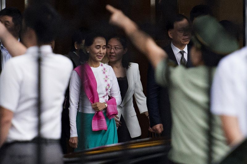 La líder opositora birmana Aung San Suu Kyi visita China por primera vez