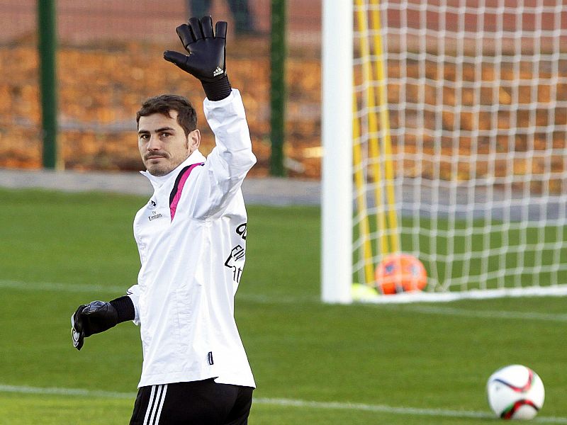 Iker Casillas, el Bernabéu se queda sin su 'Santo'