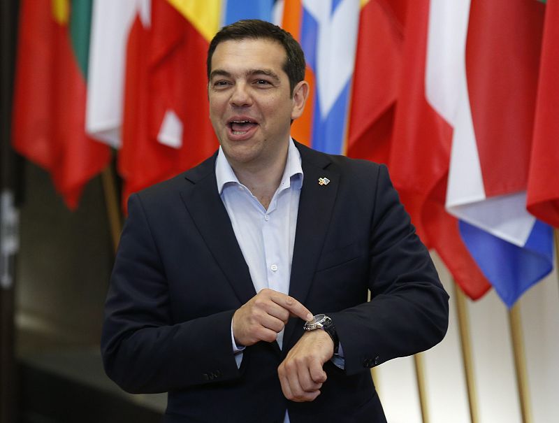Tsipras defiende "una solución viable" para que Grecia vuelva a crecer "con una deuda sostenible"