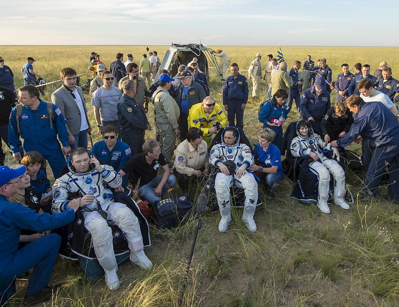 Los tres astronautas de la expedición 42 regresan con éxito de la Estación Espacial Internacional