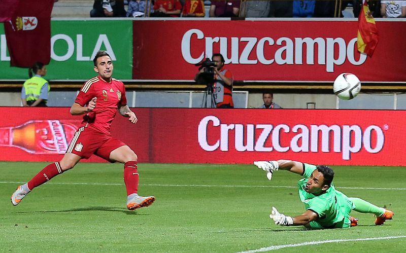 Una 'Roja' de pruebas remonta y se impone a Costa Rica