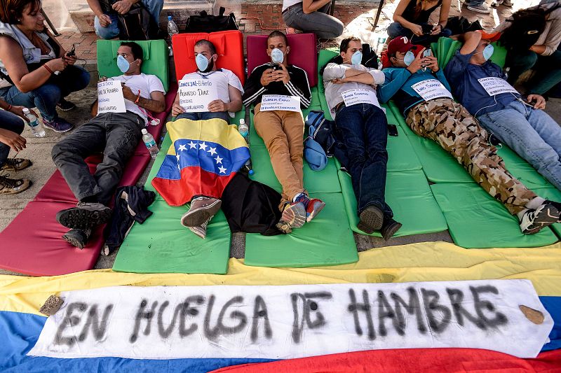 El opositor venezolano preso Ceballos abandona la huelga de hambre pero mantiene sus exigencias
