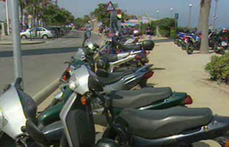 La DGT aplaza la ley que eleva a los quince años la edad para conducir ciclomotores