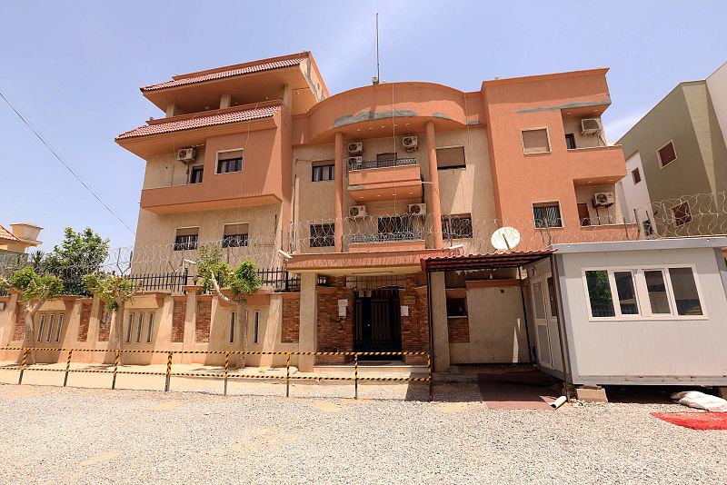 Un grupo armado secuestra a diez diplomáticos tunecinos en Trípoli