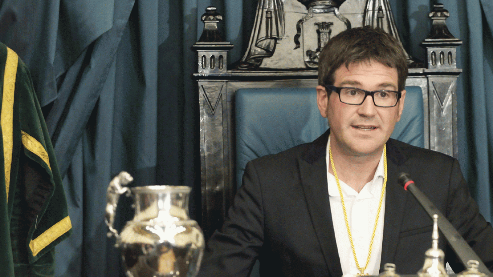 En Vitoria, el PNV, tercero en las urnas, arrebata al PP su feudo en el País Vasco