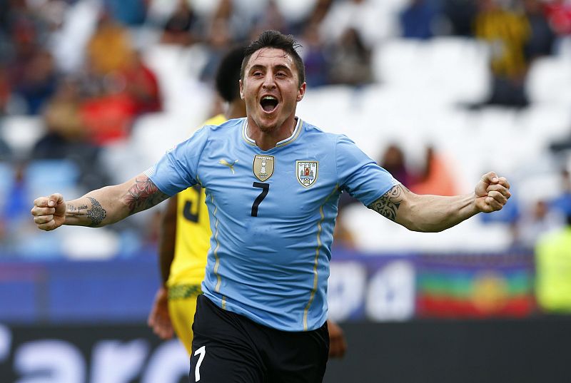 'Cebolla' Rodríguez da la victoria a Uruguay ante Jamaica y deshace la maldición del debut