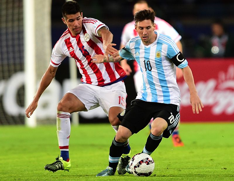 Paraguay remonta en el útimo minuto y amarga el estreno de Argentina con un empate
